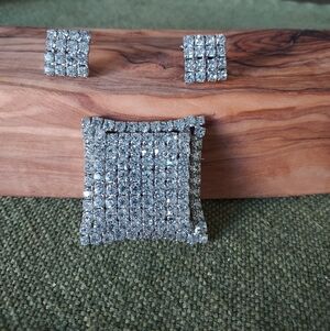 Vintage Silver and Crystal  Jewelry Set , Earring Are Clip. All Stones In Tact
